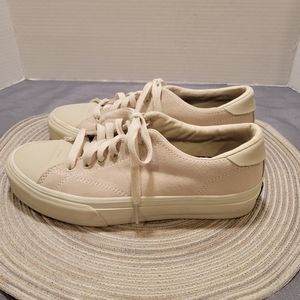 🩵EUC~ STRAYE SKATE SHOES